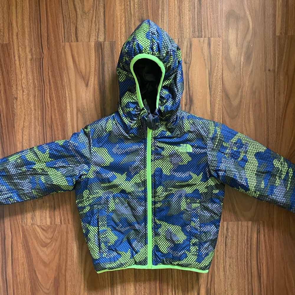 The North Face Reversible Jacket 3T EUC charcoal & blue/green camo
